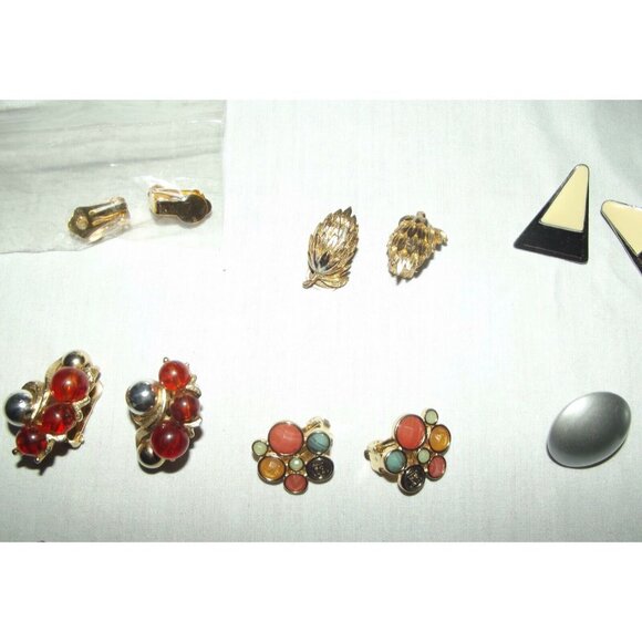 Clip-On Earrings Lot of 8 Pairs (one clip on blank) Vintage - Picture 2 of 7